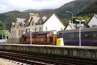 <h4><a href='/locations/F/Fort_William'>Fort William</a></h4><p><small><a href='/companies/W/West_Highland_Railway'>West Highland Railway</a></small></p><p>37406 prepares to take the Fort William portion of the Highland Sleeper south on 27 September 2005. The train will join up with the Inverness and Aberdeen portions at Edinburgh Waverley for the journey south to Euston. 14/42</p><p>27/09/2005<br><small><a href='/contributors/John_Furnevel'>John Furnevel</a></small></p>