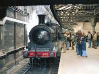 The SRPS preserved J36 no 673 <I>Maude</I> at Edinburgh Waverley 'sub' platforms with the 'Rainhill Commemorative' from Falkirk - Edinburgh - Inverkeithing and return on 4 May 1980, a rehearsal for her epic trip to Rainhill.<br><br>[Bill Roberton 04/05/1980]