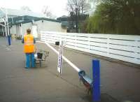 Unlike street lighting, most platform lighting can be serviced at ground level. A hydraulic jack is wheeled up to the gearbox and lifts the hinged post clear then tilts it on its side. Here it is demonstrated at Kirkcaldy in April 1995.<br>
<br><br>[David Panton 12/04/1995]