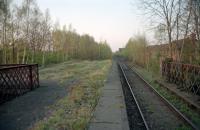 View north from the island platform at East Leake in 2001. <br><br>[Ewan Crawford //2001]