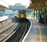 A Southampton bound train arriving at Brockenhurst platform 2 in July 2002.<br><br>[Ian Dinmore 26/07/2002]