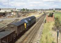 40154 passes Slateford Yard with a short freight on the connection from Slateford Station to Craiglockhart Junction in 1981.<br><br>[Bill Roberton //1981]