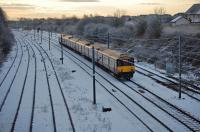 318253/256 (Both GW) north of Kilwinning<br>
with the 1013 Ayr-Glasgow Central service.<br><br>[Colin Howat 28/12/2009]