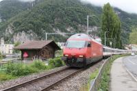 A SBB train from Interlaken Ost to Bern and Basel negotiates the single line round the back of Interlaken and approaches Interlaken West station. Electric locomotive, 460-001 <I>Lotschberg</I> would be the <I>first of class</I> in the UK but that honour goes to 460-000 <I>Grauholz</I> on the Swiss Federal Railways. 119 RE 460 locomotives were built in the 1990s. [See image 25957] for a predecessor at the same location in 1962.<br><br>[Mark Bartlett 19/06/2016]