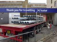 Electrification poles being delivered to Glasgow Queen Street.<br><br>[Bill Roberton 18/07/2016]