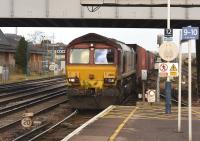 66133 southbound through Eastleigh at 1215 hours on 11 January 2017.<br><br>[Peter Todd 11/01/2017]