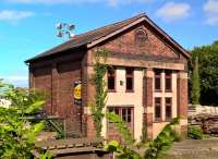 There's something rather domesticated about this ingenious conversion of a rather short goods shed, to the North-East of the station. The surrounding yard is currently up for sale.<br><br>[Ken Strachan 07/08/2016]