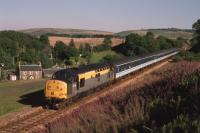 Standing roughly at the same spot as Bill Roberton [see image 57550] but looking in the opposite direction, 37175 passes Glenburnie on 2.9.94 with an Edinburgh - Inverness service.  The former junction was located to the left of the relay box seen behind the train.<br><br>[Graeme Blair 02/09/1994]