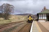  A double class 156 DMU approaches from the north. It will combine with a single unit from Oban at Crianlarich before continuing to Glasgow Queen Street.<br><br>[Colin McDonald 12/04/2017]