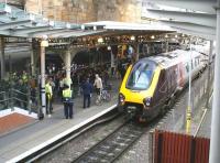 Mass exodus from Waverley platform 8 on 13 July 2017, involving passengers off the 0927 service from North Berwick 8(E) and the 0824 from Milngavie 8(W). Just to add to the festivities the 0900 Glasgow Central – Penzance CrossCountry Voyager is just arriving at platform 9(E).<br><br>[John Furnevel 13/07/2017]