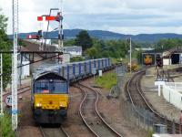 66425 enters Aviemore station with the daily Inverness - Mossend service.  4th July 2017.<br>
<br>
<br><br>[Graeme Blair 04/07/2017]