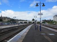 Stirling looking North on platform 5.<br><br>[Gordon Steel 13/07/2016]
