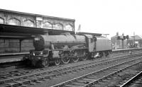 Jubilee 4-6-0 no 45639 <I>Raleigh</I> alongside Carlisle platform 4 on 3 August 1963 awaiting the clear for a run back to Upperby shed. The locomotive had worked in earlier on a service from the south.<br><br>[K A Gray 03/08/1963]