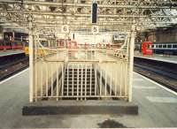 About half way up each platform, in the older part of the station, Glasgow Central used to have access to a subway between each platform.<br><br>[Ewan Crawford //1987]