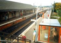 Kilwinnings Ayr platforms. The Ardrossan platforms are beyond the building to the top left. Junction on top right.<br><br>[Ewan Crawford //1987]