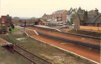 Larbert looking south from beside the signalbox. The old station building is on the right. The line here was quadrupled to let non-stop traffic pass trains in the platforms. There were bays at the south end.<br><br>[Ewan Crawford //1988]