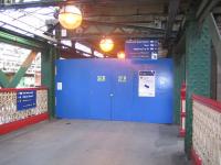 The cross-station walkway leading to the north side of Waverley blocked off on 28 May 2006.<br><br>[John Furnevel 28/05/2006]