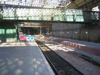 The new Balmoral platform on the north side of Waverley on 28 May, looking west along platform 1.<br><br>[John Furnevel 28/05/2006]